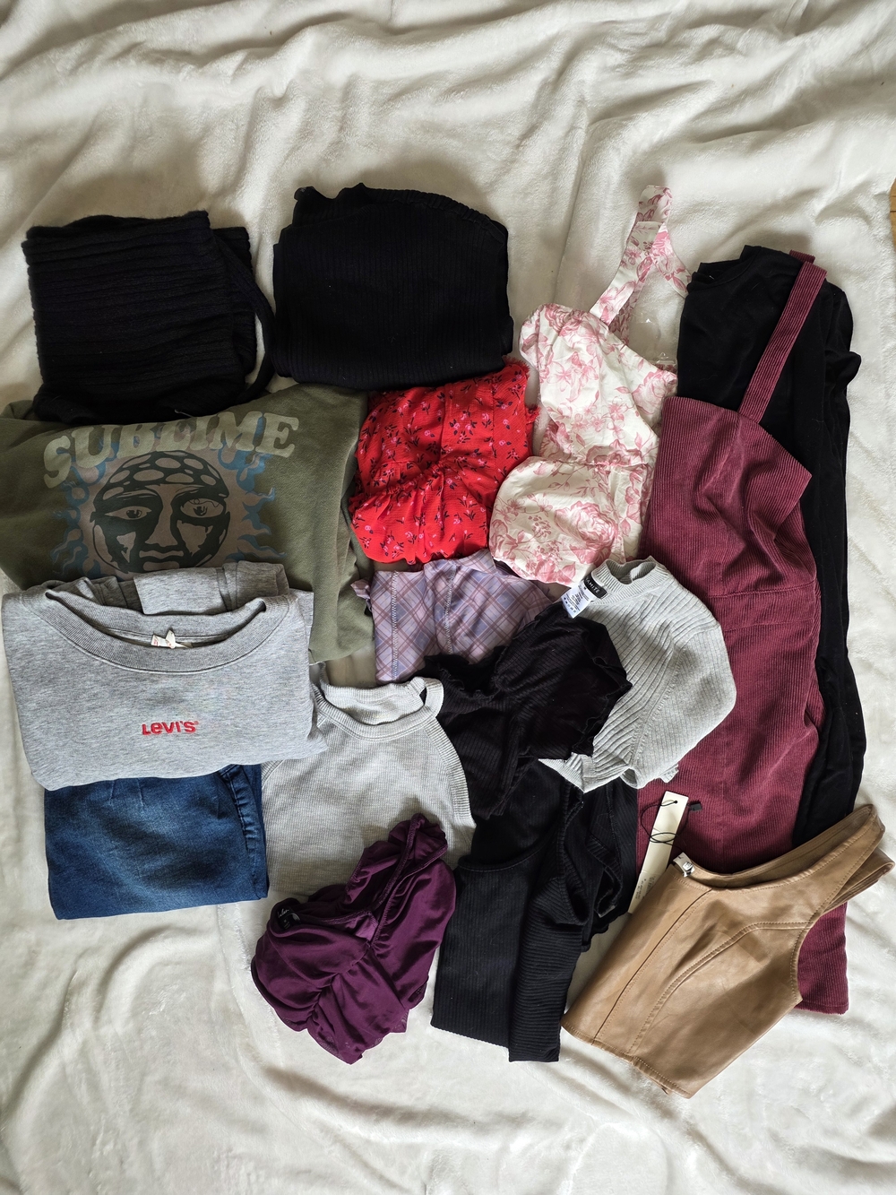 ✨ Women’s Clothing Bundle – Size Medium – 14 Pieces ✨